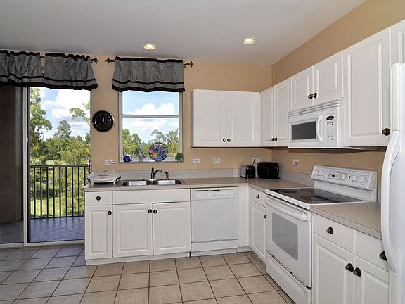 3rd image of 8241 Parkstone Pl APT 301