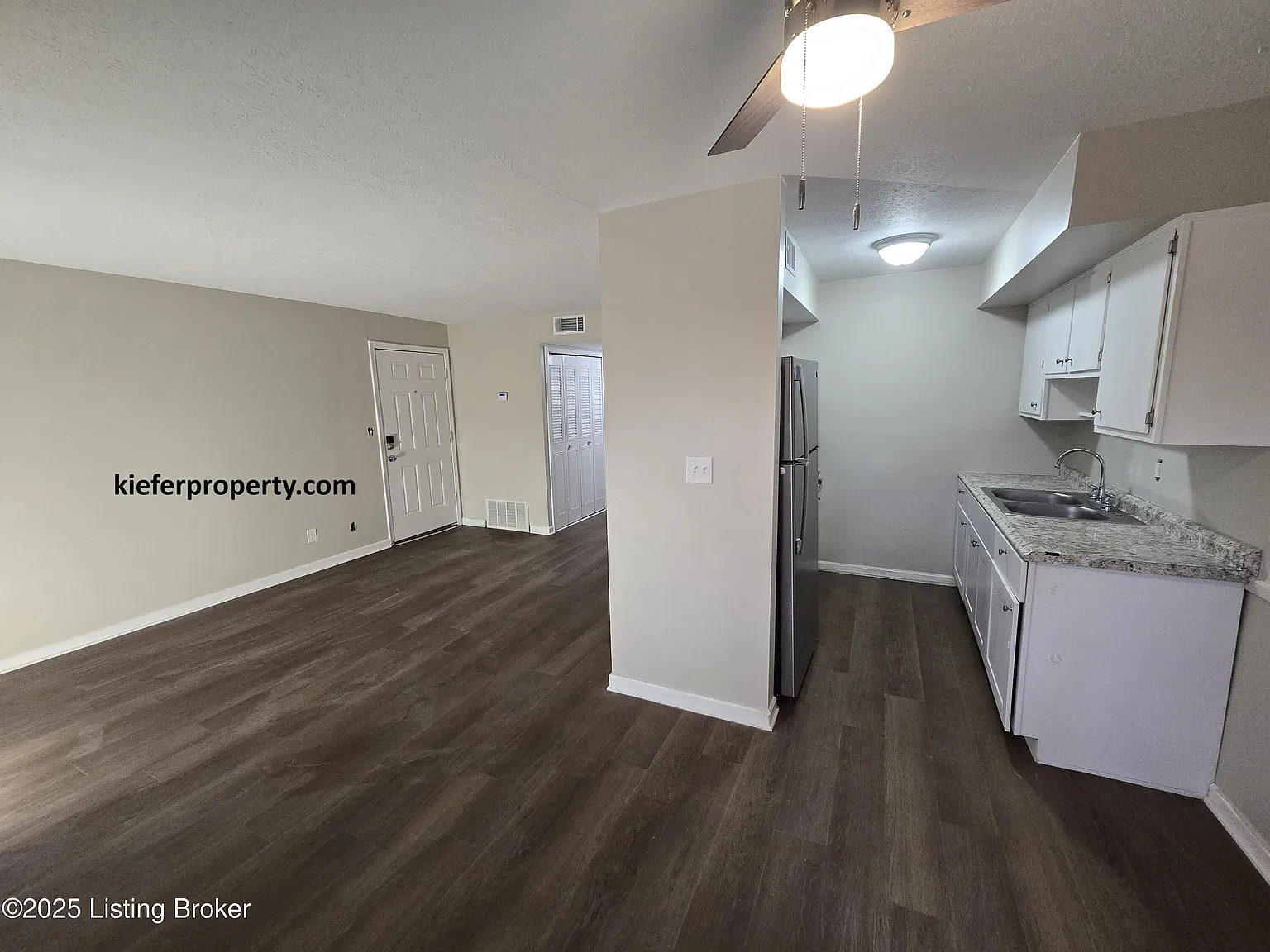 2 bed, 1.0 bath, 800 sqft, $895 — Photo 2