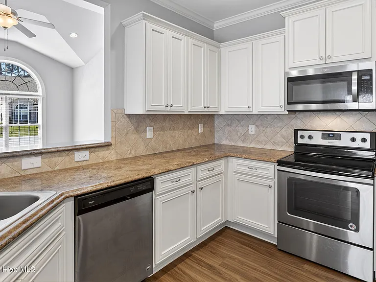 1661 Cambria Dr #B — Photo 10