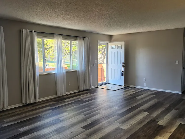 2700 Golfmore Dr #5C — Photo 4