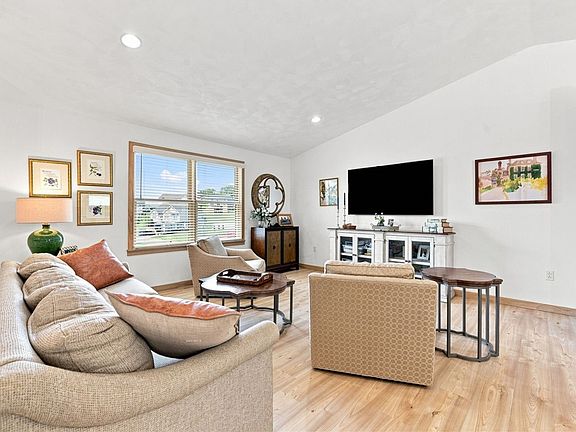 5th image of 100 Sharon Dr