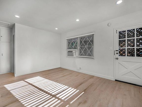 5th image of 2826 Avenel St APT 2