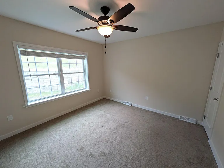 75 Ivan Dr #8 — Photo 21
