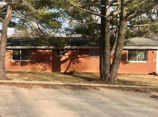 10 Bow Dr, Fenton, MO 63026