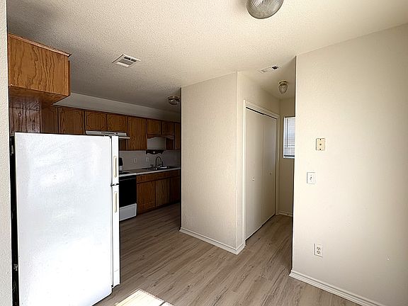 4th image of 2004 Monte Carlo Ln APT D