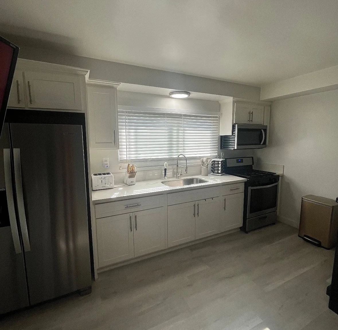 3 bed, 1000 sqft, $3,100 — Photo 1
