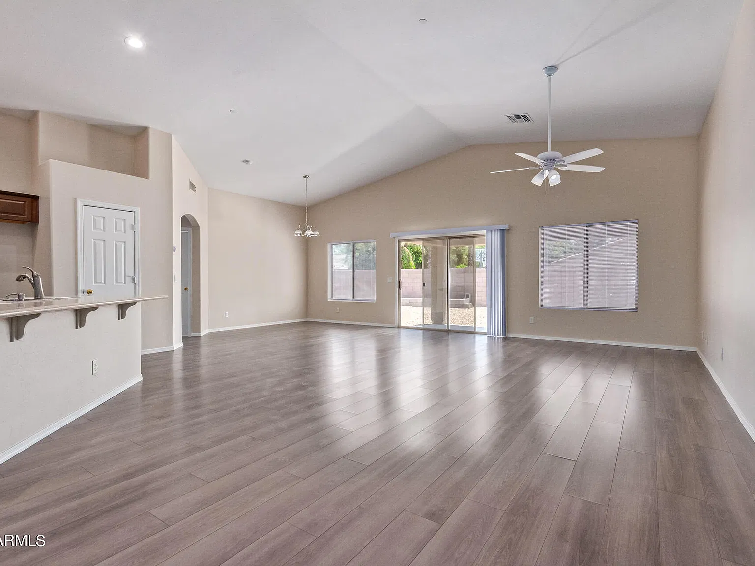 4 bed, 2.0 bath, 2406 sqft, $2,350 — Photo 4