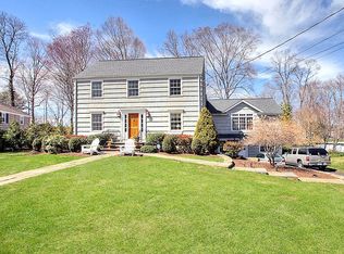 110 Thornhill Rd, Fairfield, CT 06824