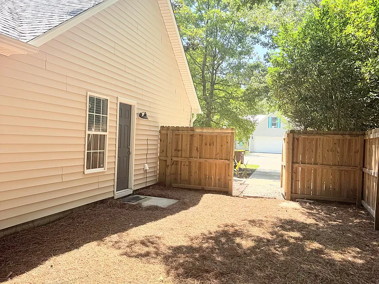Highgrove Pl — Photo 15