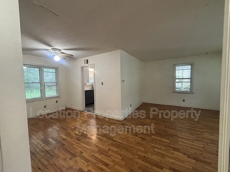 2 bed, 1.0 bath, 876 sqft, $1,395 — Photo 4