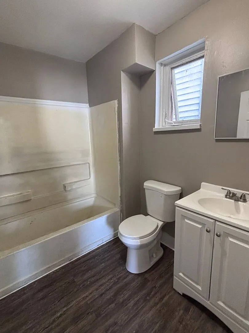 4 bed, 1.5 bath, 1404 sqft, $1,800 — Photo 3