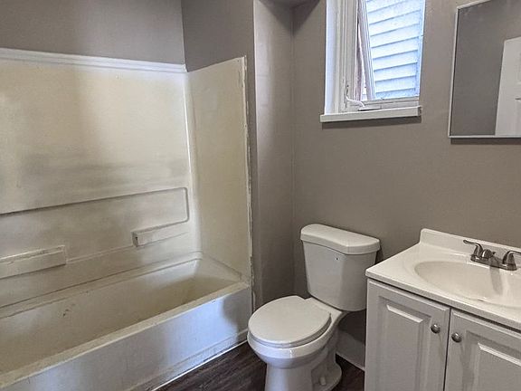 3rd image of 236 Ontario St