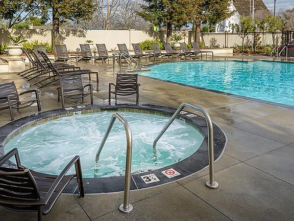 Sycamore Bay Resort-Style Pool & Spa