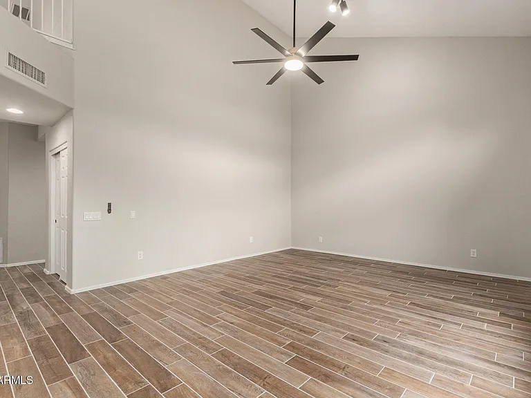 4522 E Rowel Rd — Photo 18