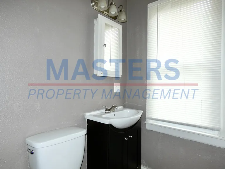2563 Foraker Ave — Photo 33