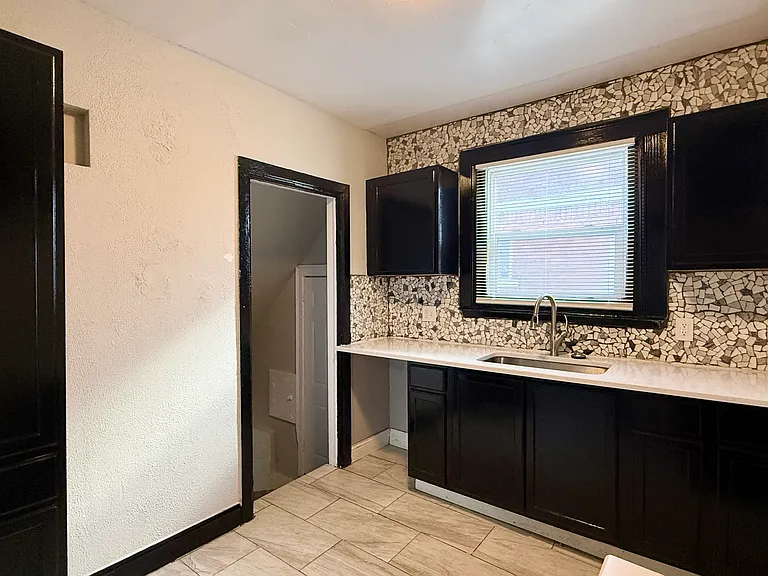 18121 Bentler St — Photo 3