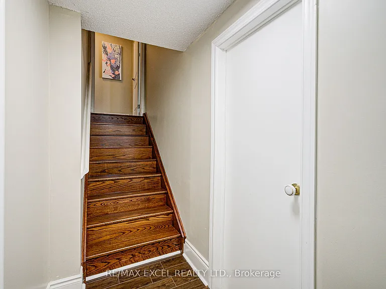 108 Babcombe Dr — Photo 40