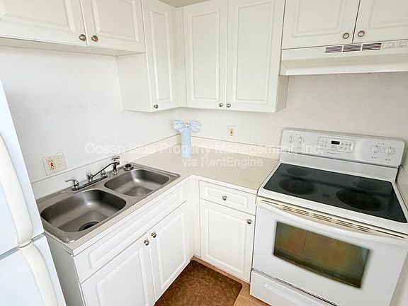 4th image of 13759 Orange Sunset Dr Unit 202