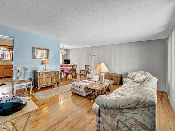 2nd image of 23928 Kennedy Dr