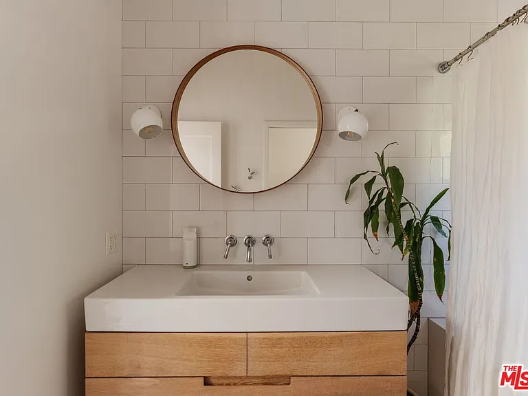 1149 Old Topanga Canyon Rd — Photo 37