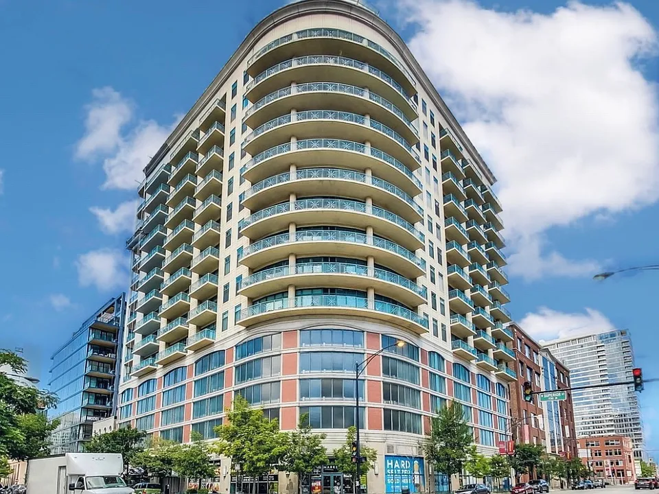 340 W Superior St #1106