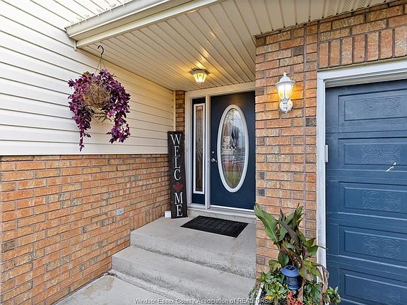 2nd image of 1623 Greenwood Cres