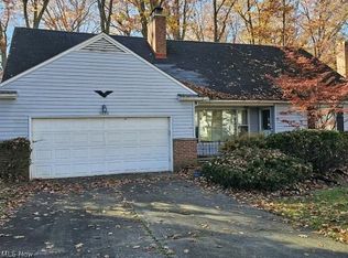 3632 Stoneleigh Rd, Cleveland Heights, OH 44121