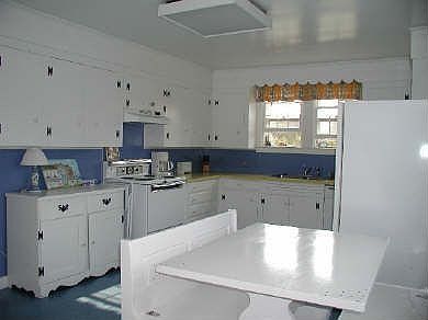 Bright and airy eat-in kitchen