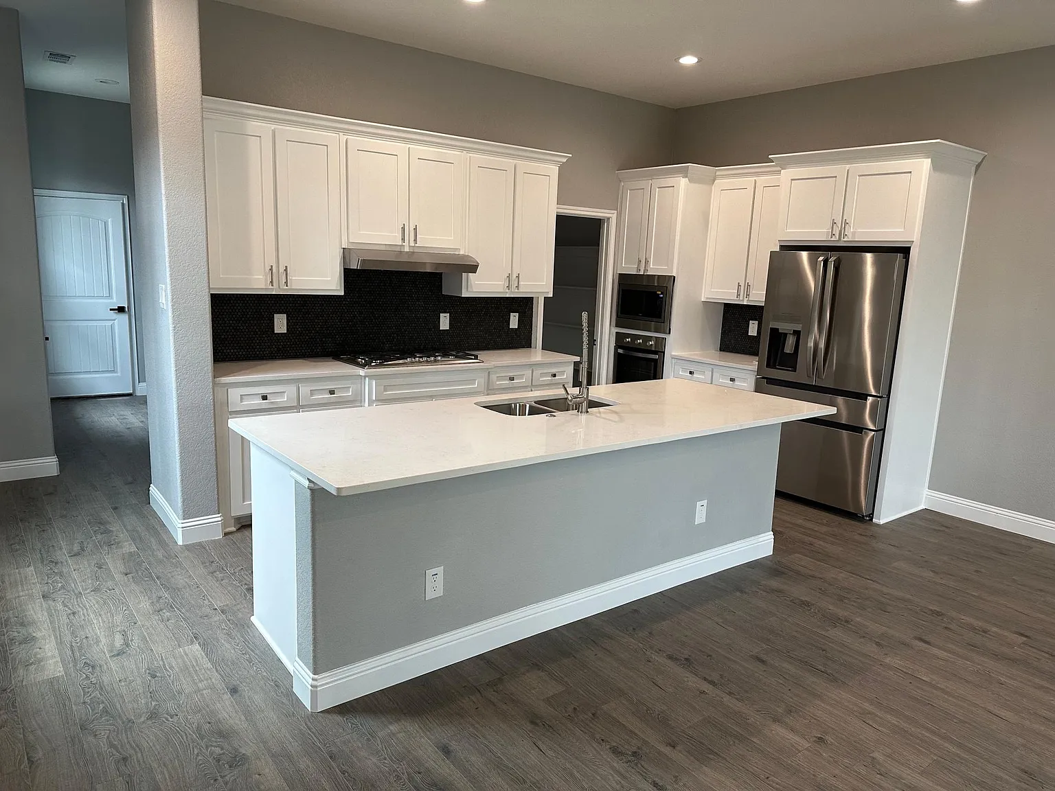 3 bed, 2381 sqft, $3,800 — Photo 4