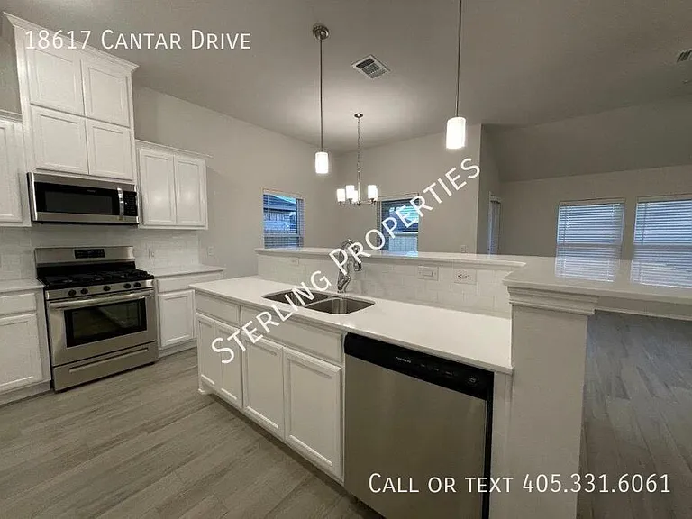 18617 Cantar Dr — Photo 3