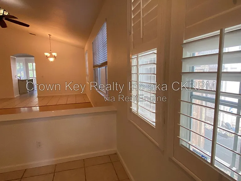 1844 Oswego Ct — Photo 3