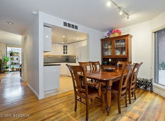 3rd image of 439 W Grant Pl