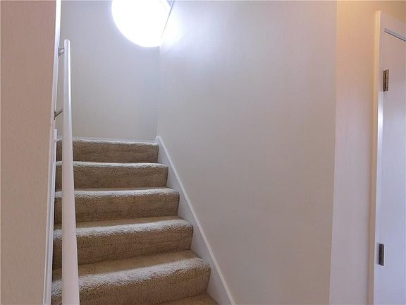 3rd image of 215 Stafford Pl