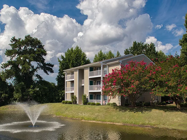 Hunter's Mill Apartments — Photo 19