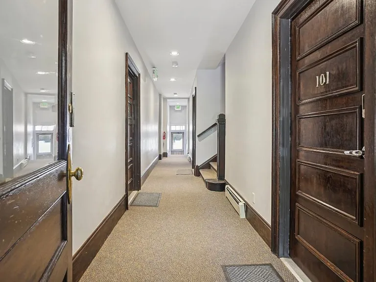 1176 N Gaylord St #101 — Photo 11