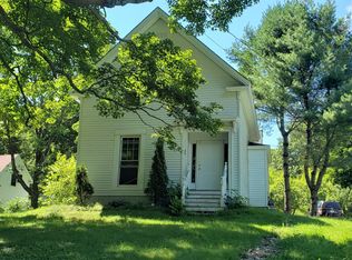 24 Oak Grove St, Veazie, ME 04401