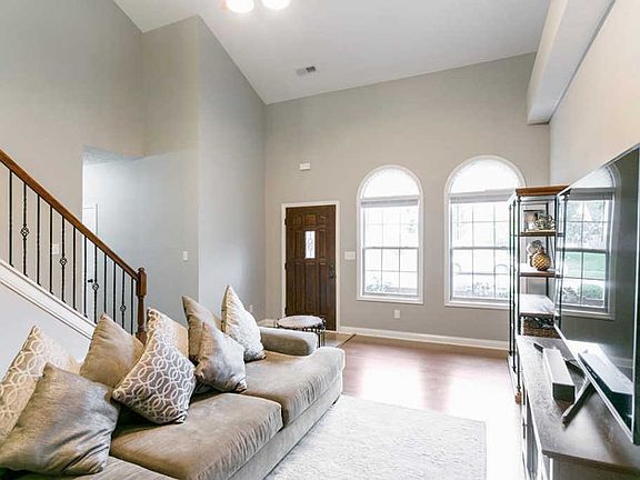 4th image of 3388 Lawson Ln