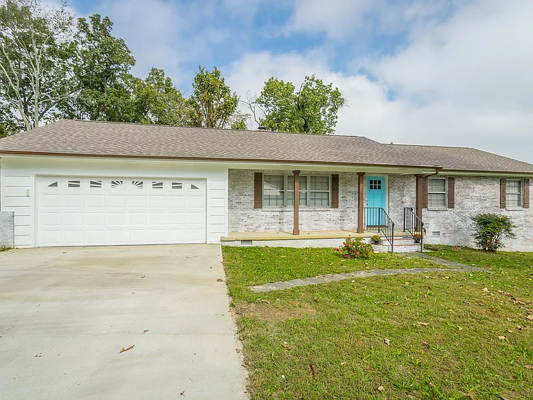 1403 Clearpoint Dr — Photo 1