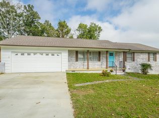 1403 Clearpoint Dr, Hixson, TN 37343