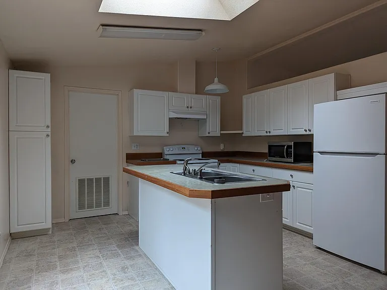 505 Mount Olympus Ave SE — Photo 10
