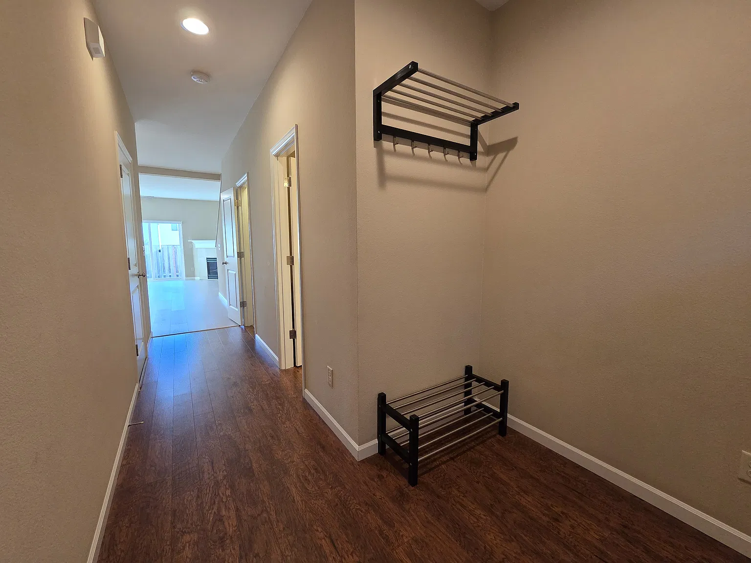 3 bed, 2.5 bath, 1497 sqft, $2,800 — Photo 2