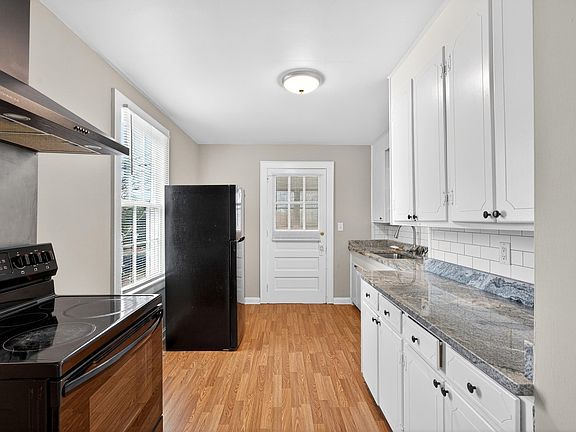 4th image of 109 Camp St