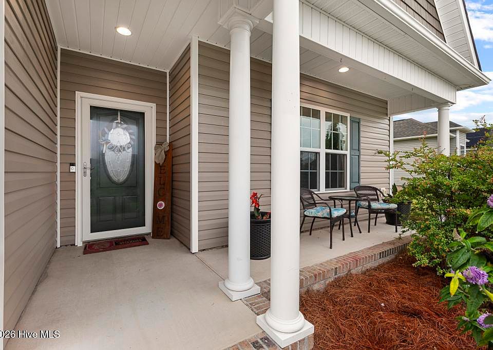 1st image of 502 Bluff View Lane