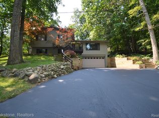 4979 Waw Ban See Dr, Clarkston, MI 48348