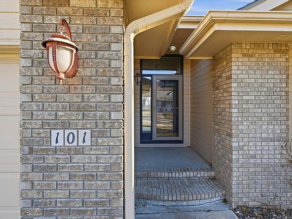 4th image of 101 Bonham Cir
