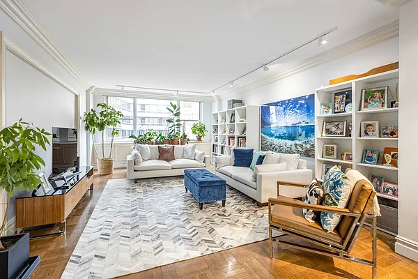 Sold by Compass | media 1