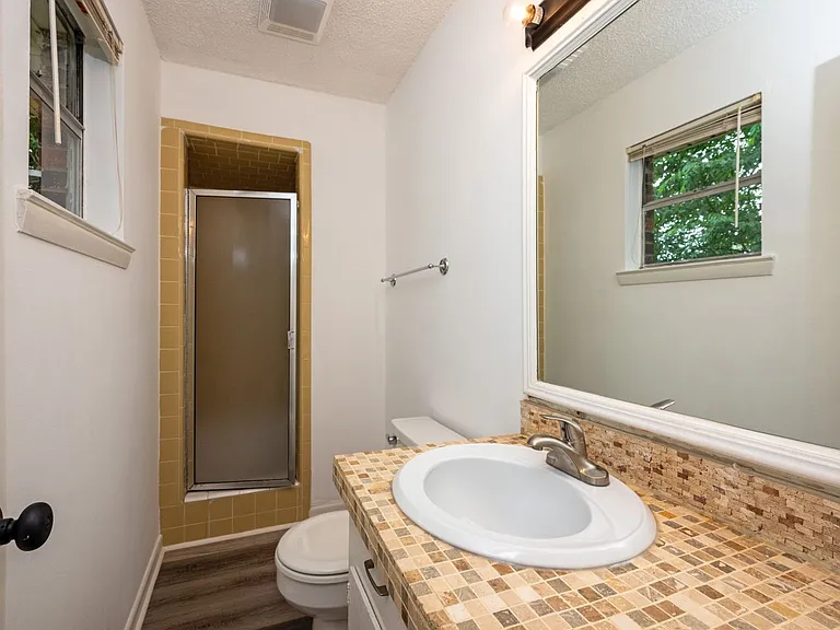 1320 Northpoint Cir — Photo 14
