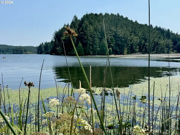 0 Tahkenitch Ln, Gardiner, OR 97441