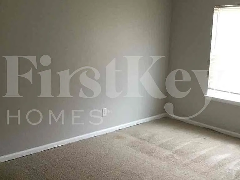 50 Greenway Dr — Photo 3