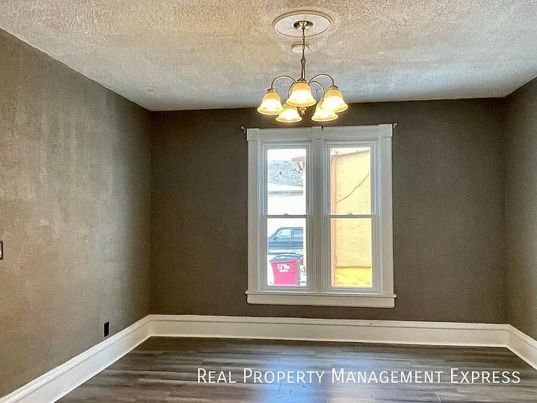 115 S Grange Ave — Photo 5